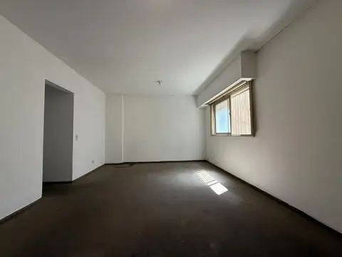 Suipacha  al 900 (M. T. de Alvear y Paraguay)