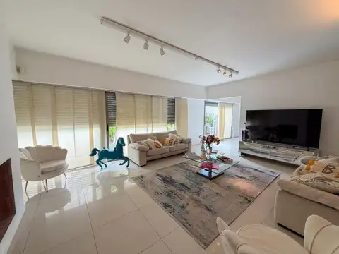 Venta casa en LA HORQUETA 5 ambientes con pileta y cochera
