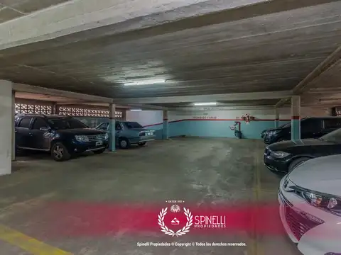Cochera · Fija, cubierta e individual · ubicada en Maza y Avenida San Juan!