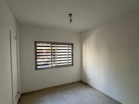 Departamento planta baja con cochera en alquiler en Ramos Mejia