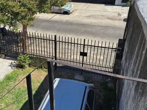 Casa 8 ambientes con 3 baños