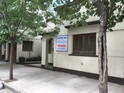 PH AL FRENTE CON GARAGE - Z/MACROCENTRO - IDEAL USO PROF.