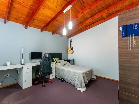 Casa 7 ambientes con 1 baño