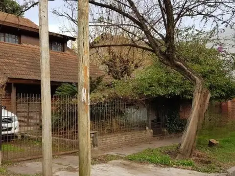 Casa en venta - 4 Dormitorios 2 Baños - Cocheras - 400Mts2 - Ituzaingó