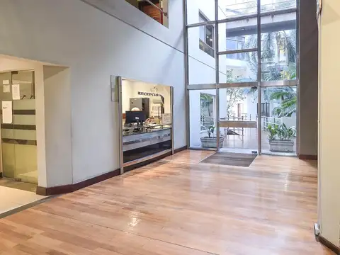 Exclusiva propiedad de amplias dimensiones con terraza y balcón en Puerto Madero.
