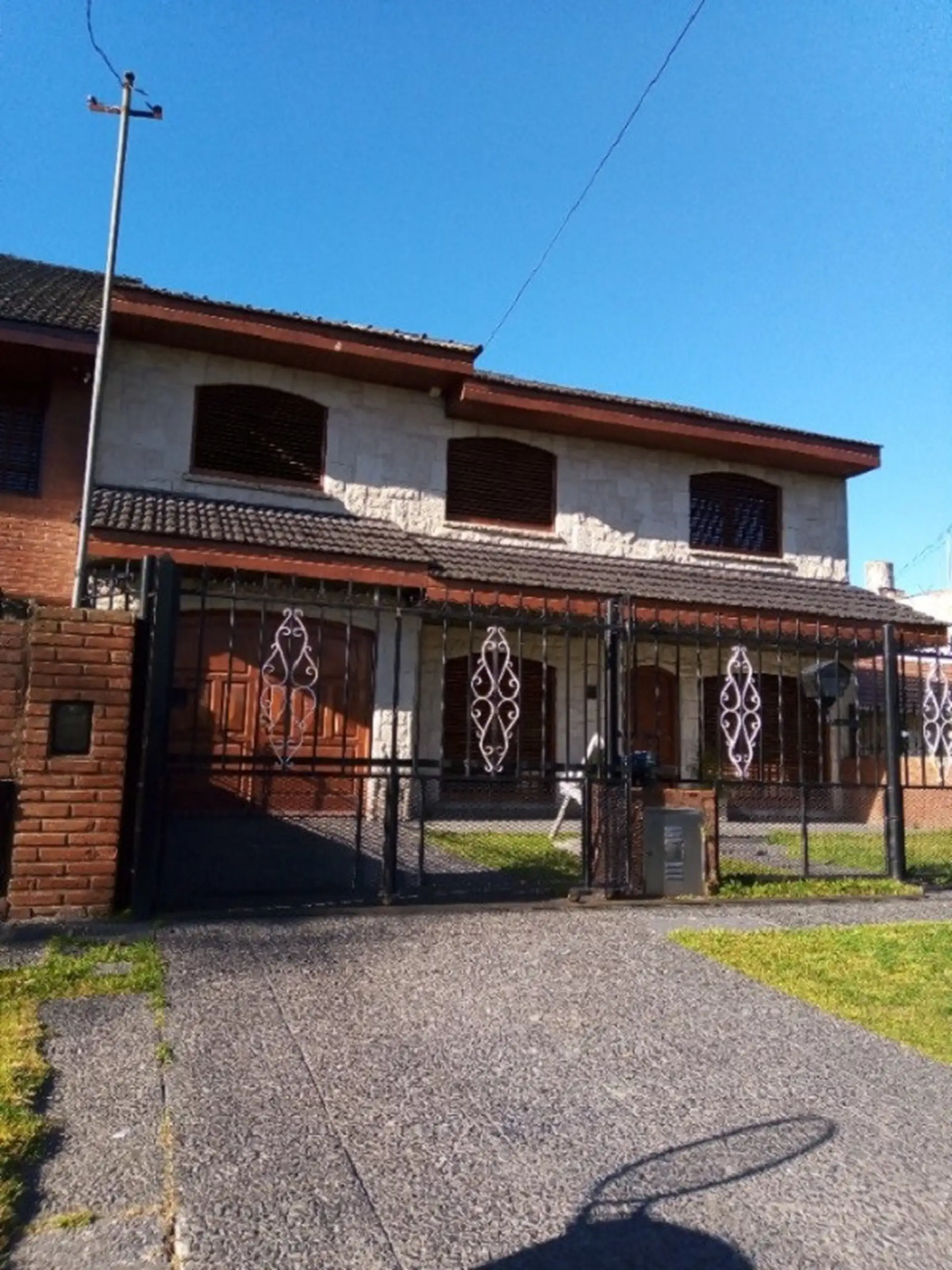 VENTA EXCELENTE CHALET 6 AMBIENTES EN COLINAS DE PERALTA RAMOS