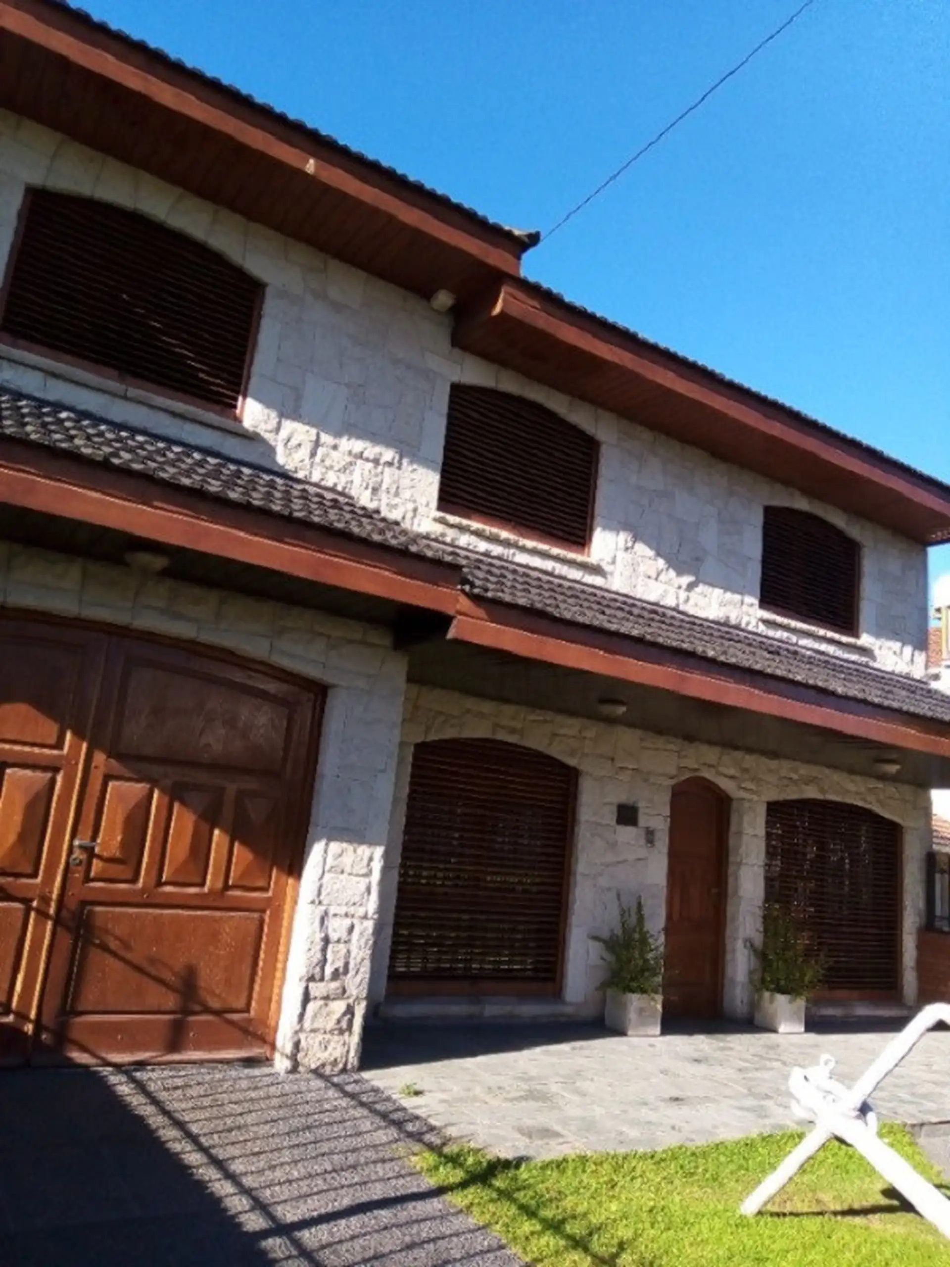 VENTA EXCELENTE CHALET 6 AMBIENTES EN COLINAS DE PERALTA RAMOS