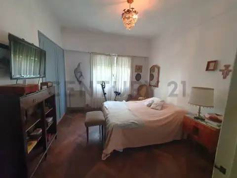 Venta Departamento  4 Ambientes Semipiso con Dependencia  Zona Plaza Colón