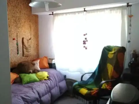 OPORTUNIDAD TRIPLEX 4 AMB C/COCHERA Y PATIO ESCUCHA OFERTA