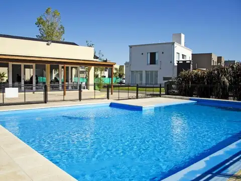 Casa en Venta con 4 cocheras