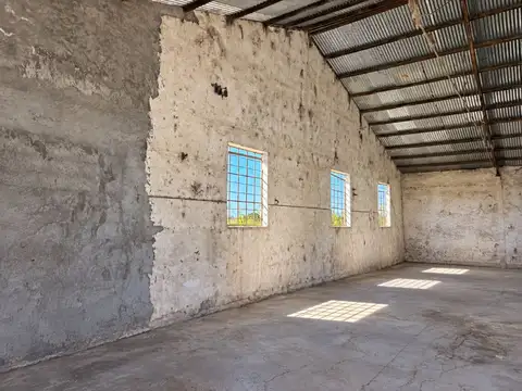 Alquiler Galpón/Depósito de 590m² en La Montañesa