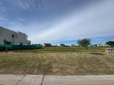 VENTA Lote Interno en B° Cdo Village Joven, Bella Vista