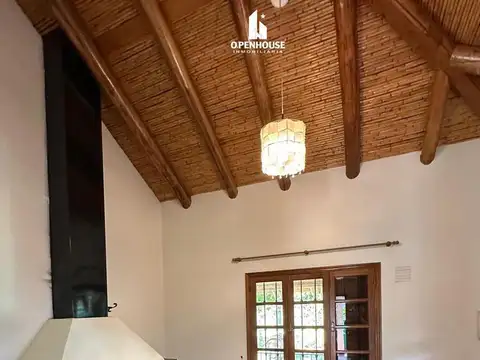 OPENHOUSE inmobiliaria alquila hermosa casa en calle Los Peralitos casi Viamonte, Chacras de Coria.
