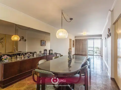 Venta departamento 4 ambientes   dependencia 110M² balcón al frente en Flores cochera fija cubierta