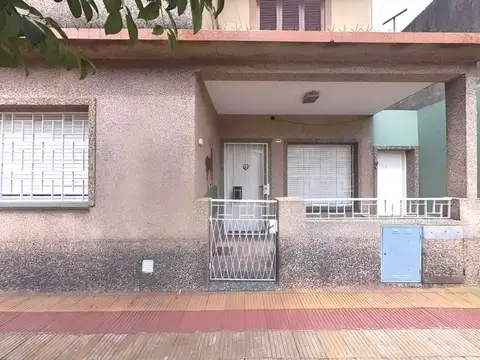 Venta Lomas del Mirador 6 amb. casa + departamento