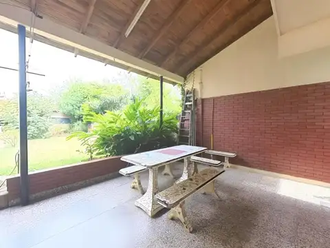 Casa 6 ambientes con 2 baños