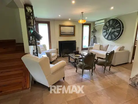 Casa en Venta con 2 cocheras