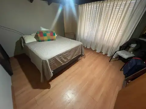 Casa con 2 Dormitorios, quincho y parque