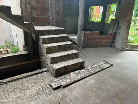 Casa 6 ambientes con 4 baños