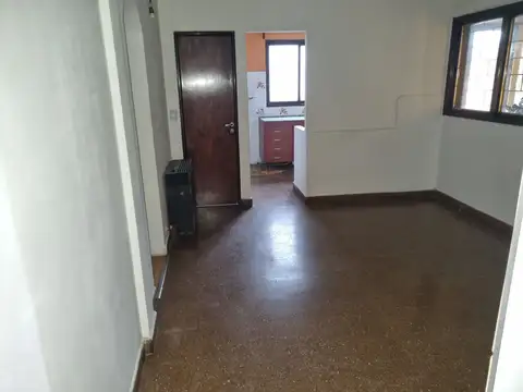 Depto Tipo Casa en Alquiler con 1 cocheras
