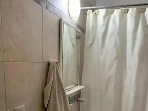 OPORTUNIDAD VENDO 2 AMBIENTES  CASEROS CENTRO ESCUCHO OFERTAS