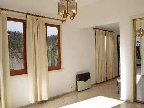 VENTA CASA 3 DORM - PLANTA BAJA - PARQUE- PILETA - QUINCHO - 67 8 y 9 | LA PLATA