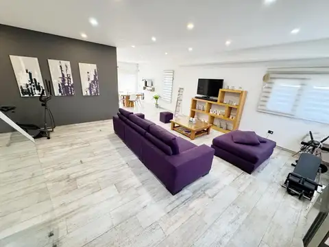 Casa en Venta con 6 cocheras