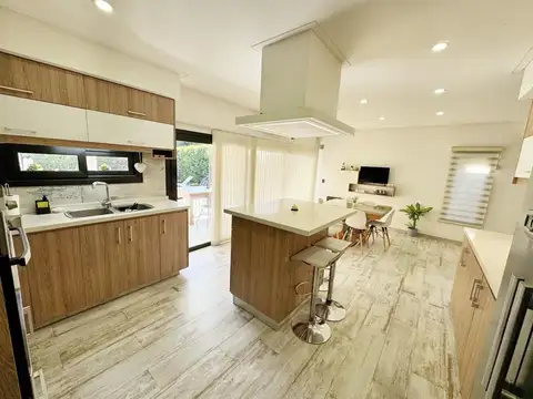 Venta casa Brisas Adrogue 5 ambientes Apto crédito Permuta