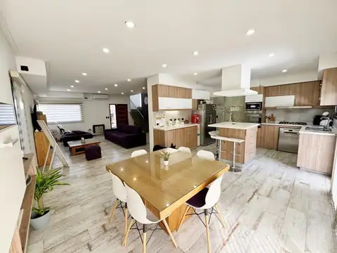 Casa 5 ambientes con 3 baños