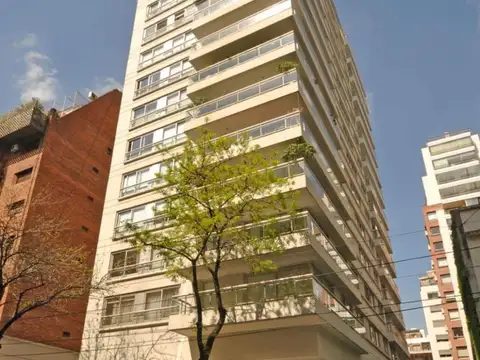 Exelente Departamento 4 Ambientes en Gran Torre en Palermo Chico