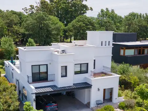 Casa 3 dormitorios - San Sebastián - Funes | Venta