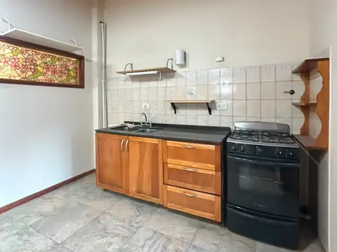 PROPIEDAD 4 HABITACIONES CON PATIO.-APTA CRÉDITO