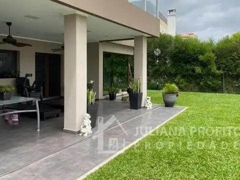 Casa 5 ambientes con 5 baños