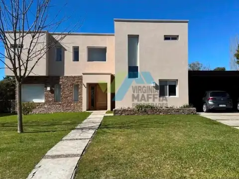 Casa con pileta - HARAS SANTA MARIA LAS LOMAS