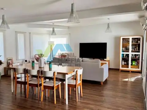 Casa 5 ambientes con 3 baños