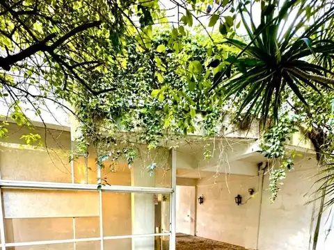 CASA 6 AMBIENTES LOTE PROPIO COCHERA QUINCHO PATIO TERRAZA