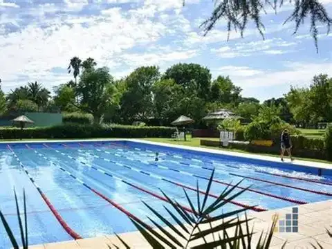 Casa en Alquiler con 8 cocheras