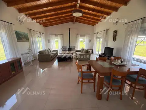 Casa en Alquiler con 1 cochera