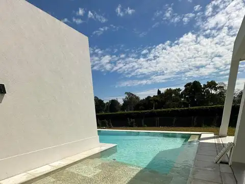 Casa 5 ambientes con 4 baños