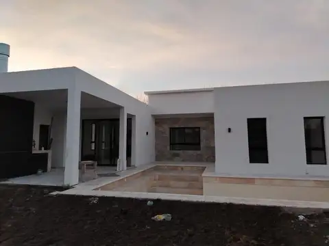 Casa en Venta con 1 cochera