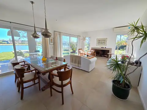 Casa en El Cantón - Norte a la laguna