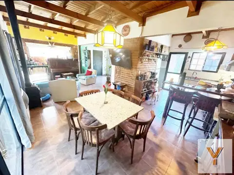 Casa en Venta con 2 cocheras