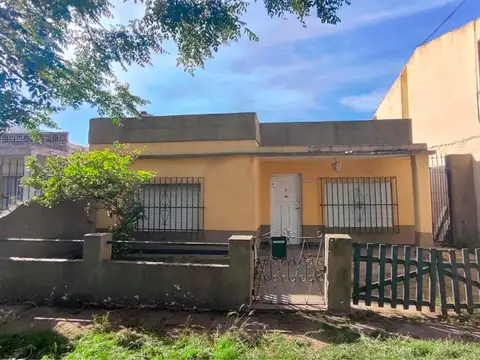 Casa en venta - 2 Dormitorios 1 Baño - Cochera - 283Mts2 - Longchamps, Almirante Brown