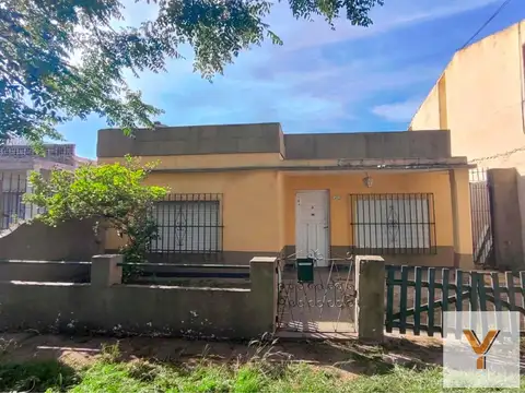 Casa en venta - 2 Dormitorios 1 Baño - Cochera - 283Mts2 - Longchamps, Almirante Brown