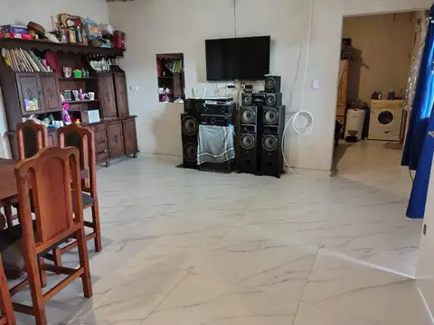 Casa 2 ambientes con 1 baño
