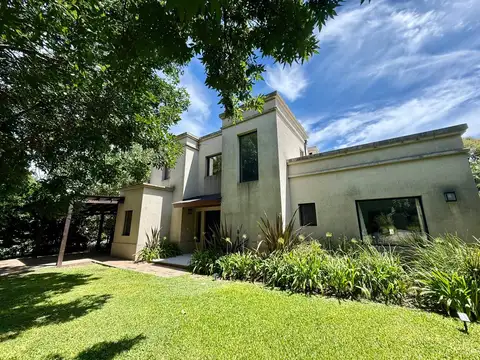 San Francisco Club De Campo, Manzanares, Pilar