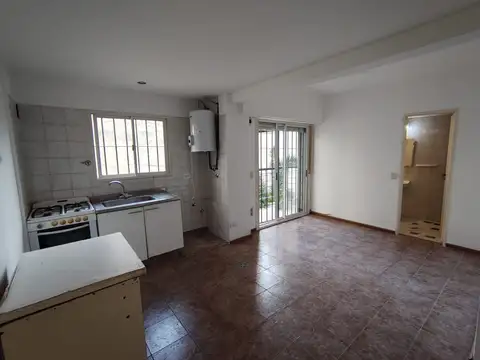 Departamento 2 amb. en alquiler en Urquiza R