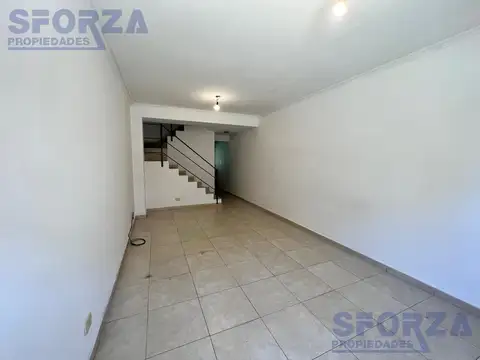 Depto Tipo Casa en Alquiler de 2 dormitorios