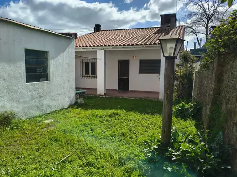 Casa en Alquiler con 1 cochera