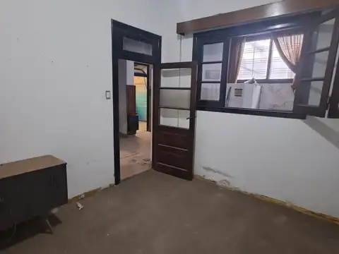 CASA 3 AMBIENTES CON PATIO Y TERRAZA POR TODA LA SUPERFICIE.REF.870